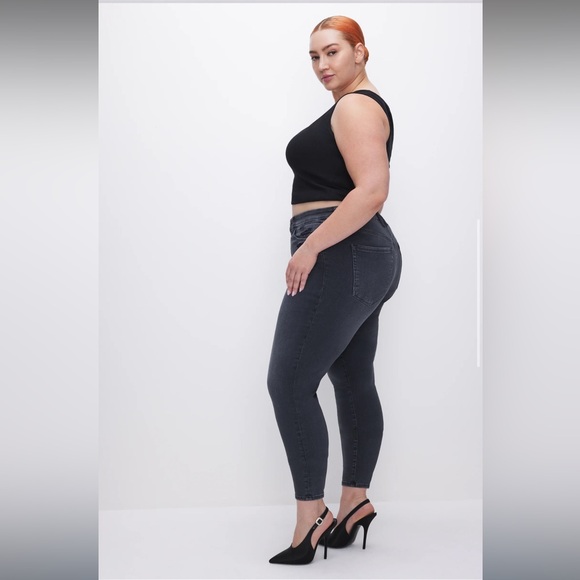 Good American | Always Fit Good Legs Cropped Jeans - Picture 4 of 9